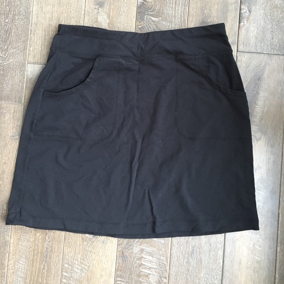 Columbia Dresses & Skirts - Columbia black skirt sz M
